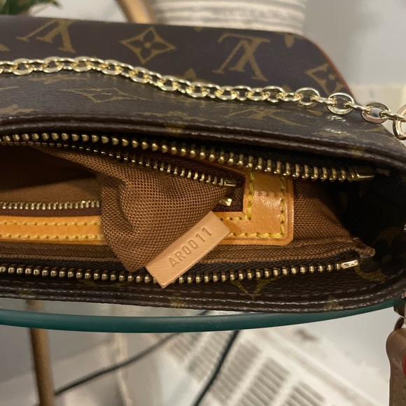 SOLD - Louis Vuitton trotteur bag - Picture 9 of 11